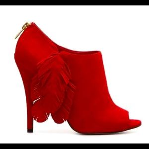 Pretty size 7 boho suede Heels with feather fringe